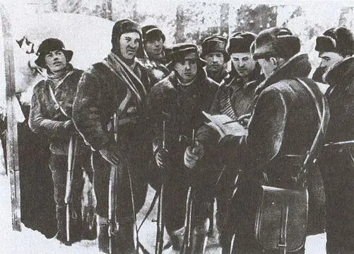 Партизаны получают задание Партизаны на марше Подмосковье 1941 г После - фото 11