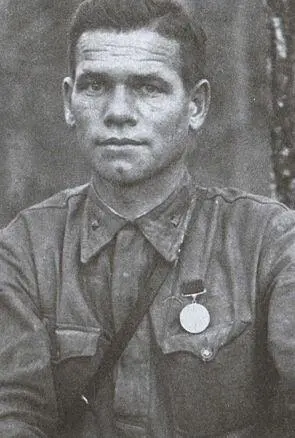 Командир разведвзвода 954го стрелкового полка 194й стрелковой дивизии Г М - фото 41