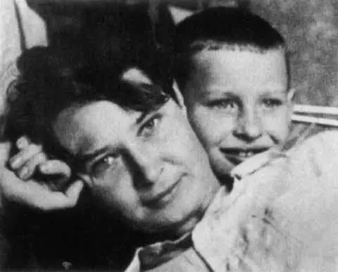 Любовь Сизых с сыном Толей 1941 г Леонид Хрущев Москва 1940 г Леонид - фото 22