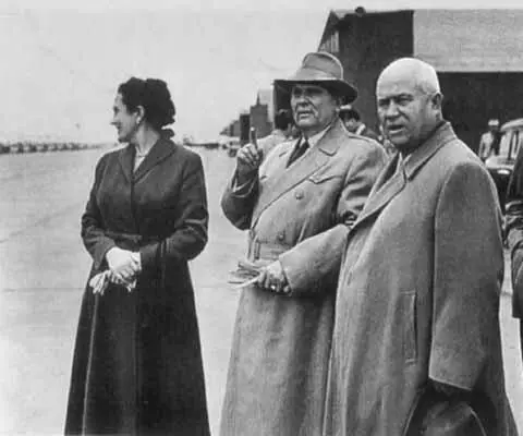 С Иосипом Броз Тито и его супругой Йованкой Белград Май 1955 г H С - фото 58