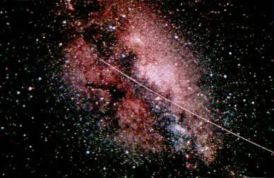 Рис 75 След одного из первых и самых ярких спутников ЭхоII пересекающий - фото 14