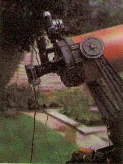 Рис 56 Одновременно с фотографированием с помощью телескопа можно - фото 62