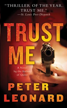 Peter Leonard Trust Me обложка книги