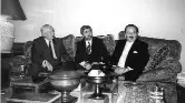 Аднан Хашогги справа ХожАхмед Нухаев в центре 1997 год Располагая - фото 5