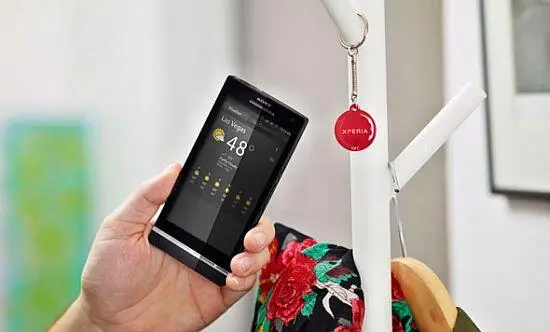 В комплект поставки этого телефона входят две NFCметки XPERIA SmartTags - фото 16