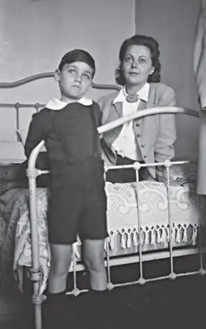 Мне 6 лет маме 30 Марсель 1940 г Девочка с которой я дружил в - фото 40