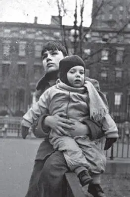 Я с двухлетним Павликом НьюЙорк 1947 г Потом настало время когда - фото 50