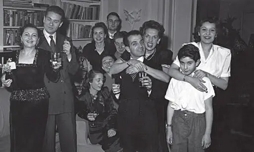 Встреча нового 1947 года у нас дома Мама крайняя слева Учеба в Сити энд - фото 53