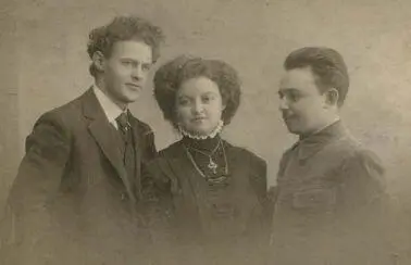 Павел Мура и её муж Миша Золинский фото примерно 1912 г Рисовать в РОСТА - фото 4