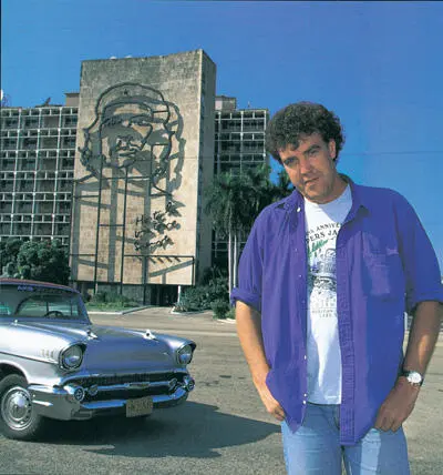 Che Guevara looks down on the desolation that his revolution helped to create - фото 2