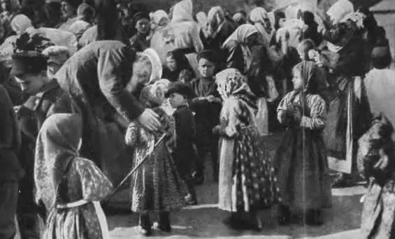 Среди крестьянских детей и крестьян Ясная Поляна 1909 г Л Н Толстой - фото 76