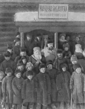 На открытии народной библиотеки Ясная Поляна 1910 г Л Н Толстой 1910 - фото 92
