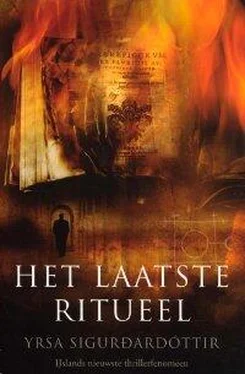 Yrsa Sigurðardóttir Het laatste ritueel обложка книги