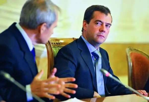 Дмитрий Медведев и глава Конституционного суда Валерий Зорькин слева Эти - фото 6