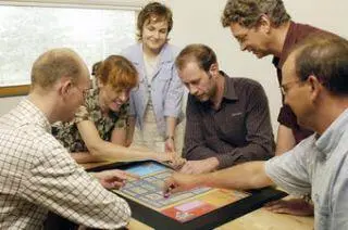 Игра представляет собой 30дюймовый сенсорный LCD экран который во время игры - фото 12