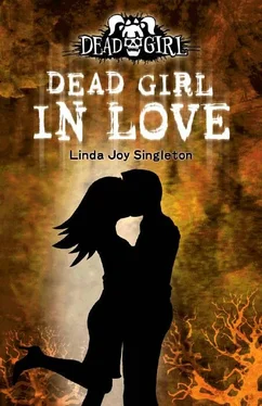 Linda Singleton Dead Girl in Love обложка книги