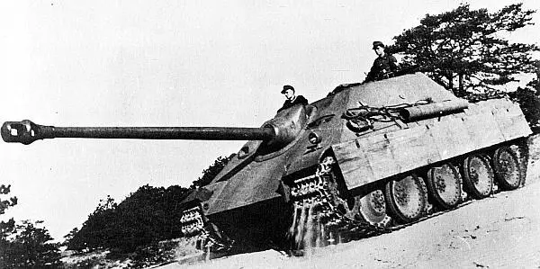 Первый прототип самоходной установки Ягдпантера во время испытаний зимой 1944 - фото 57