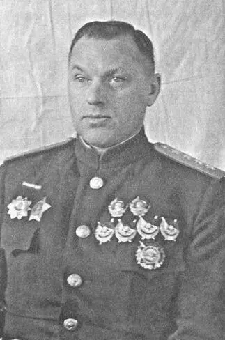 Один из наиболее популярных советских полководцев К К Рокоссовский Снимки - фото 34