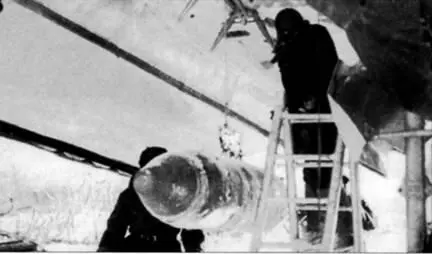 Подвесы ФАБ 1000 на внешние бомбодержатели февраль 1942 г РГАКФД В - фото 23