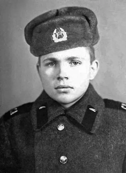 В армию меня призвали осенью 1978 года Я попал в танковую учебку где готовили - фото 14