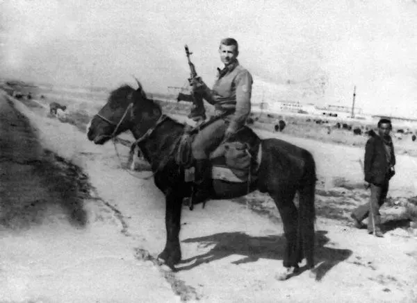 НВ Гудков в карауле Под огонь своих попадали Да бывали нестыковки - фото 7