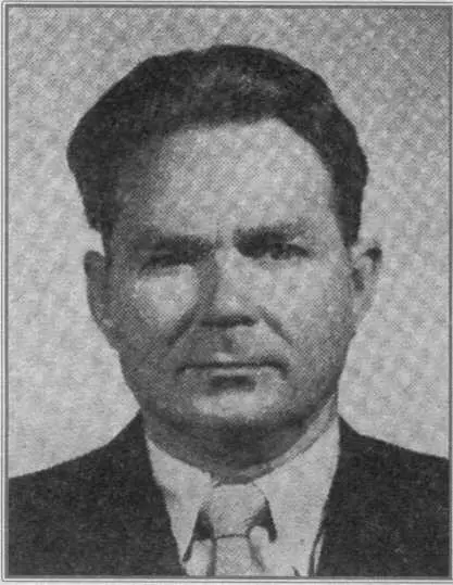 Зайців Микола випускник II випуску Спільної юнацької школи фото 1930 років - фото 117