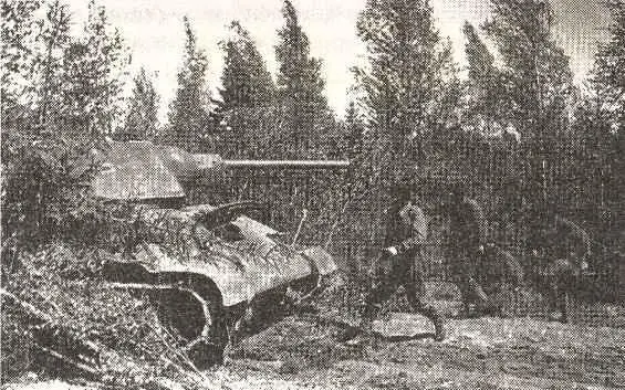 Экипаж занимает места в танке по тревоге Воронежский фронт 1 я гвардейская - фото 19