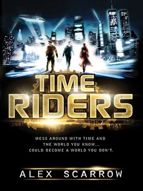 Alex Scarrow Time Riders обложка книги