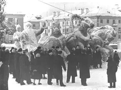 Конец 1950х площадь перед ДК имЯМСвердлова в Перми ныне Дом культуры и - фото 7