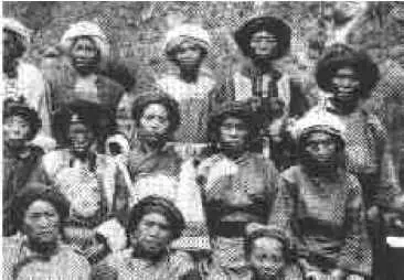 Люди народа Чан Мин фото Томас Торренс 1920е годы Священник Монстрат - фото 4
