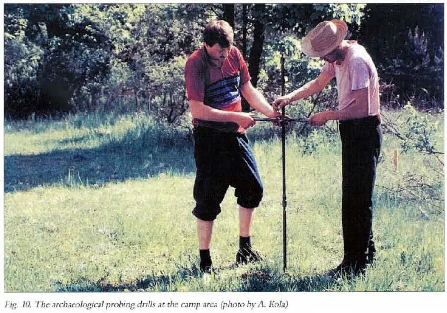 Команда профессора АКола проводит зондирование территории транзитного лагеря - фото 8