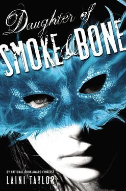 Laini Taylor Daughter of Smoke and Bone обложка книги