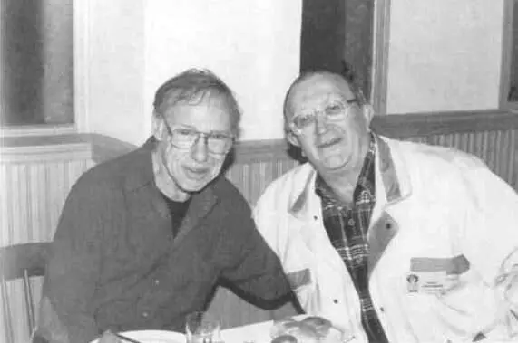 Роберт Шекли и Борис Стругацкий в кулуарах Странника1998 - фото 41