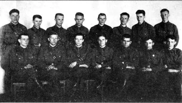 Выпускники Ленинградской электротехнической академии 1941 года Слева направо - фото 4