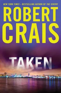 Robert Crais Taken обложка книги