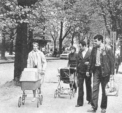 8С Тамарой Зибуновой Еленой Рогинской и Михаилом Рогинским Таллинн 1975 - фото 8