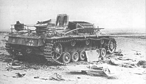 Подбитое нашими войсками самоходное орудие StuG III из состава 3й - фото 77