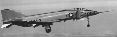 Первый полет опытного самолета YF4H1 27 мая 1958 г Однако на этом игра с - фото 17