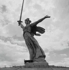 Выбор места для мемориала не просто удачен и символичен он гениален по своей - фото 10