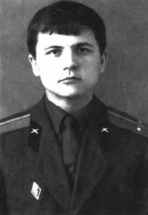 Владимир Резун последняя фотография в погонах сделанная в здании ЦК КПСС - фото 6