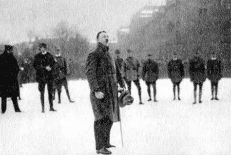 Гитлер уличный оратор в начале становления НСДАП Йозеф Геббельс на посту - фото 10