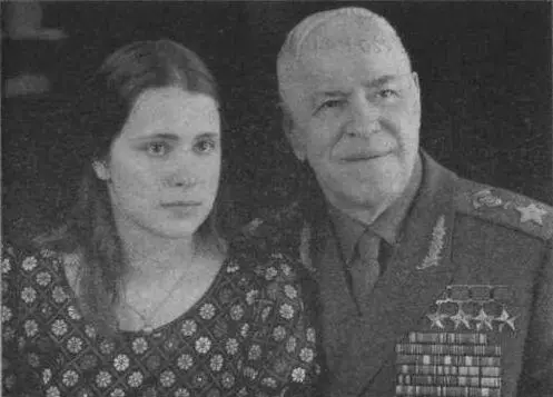 Последнее фото с отцом 1973 г В день похорон в те долгие минуты когда мы - фото 3