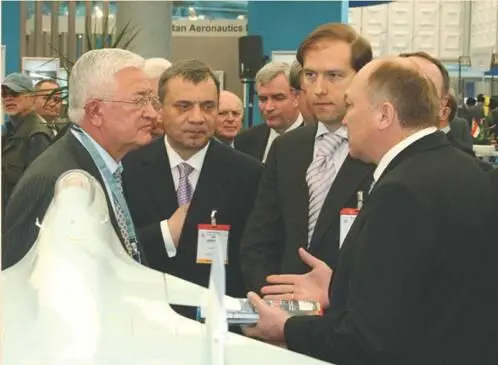 27 мая на второй день работы аэрокосмической выставки ILA 2008 ведущий - фото 8