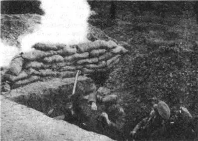 Близкий разрыв вражеского снаряда Начальником всей штурмовой колонны полка - фото 179