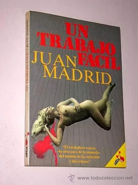 Juan Madrid Un trabajo fácil обложка книги