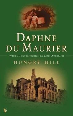 Daphne du Maurier Hungry Hill обложка книги