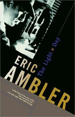 Eric Ambler The light of day обложка книги