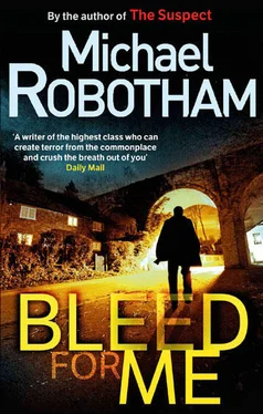 Michael Robotham Bleed For Me обложка книги