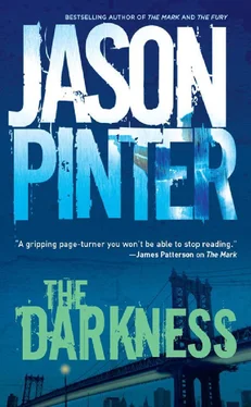 Jason Pinter The Darkness обложка книги