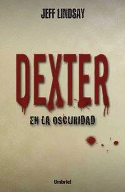 Jeff Lindsay Dexter en la oscuridad обложка книги